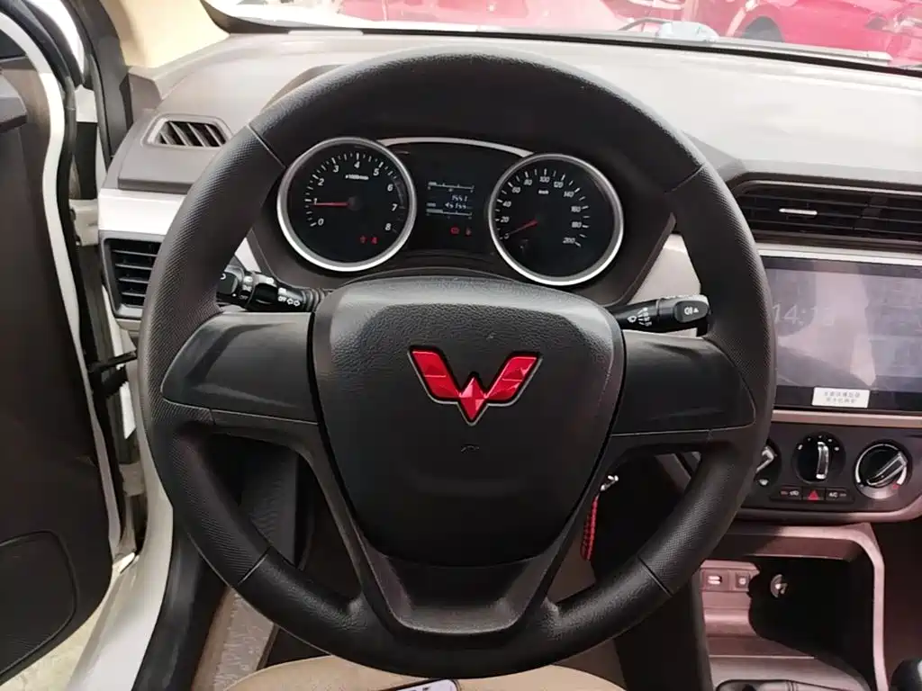 Wuling Hongguang — миниатюра 11