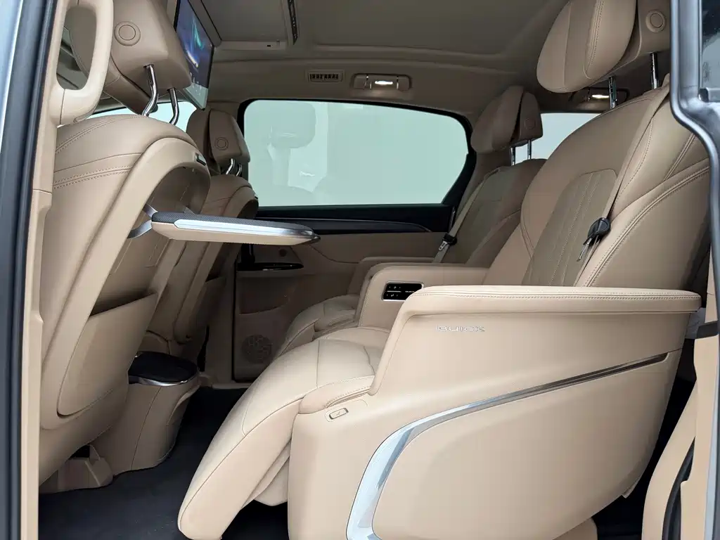 Buick GL8 Hybrid — миниатюра 5