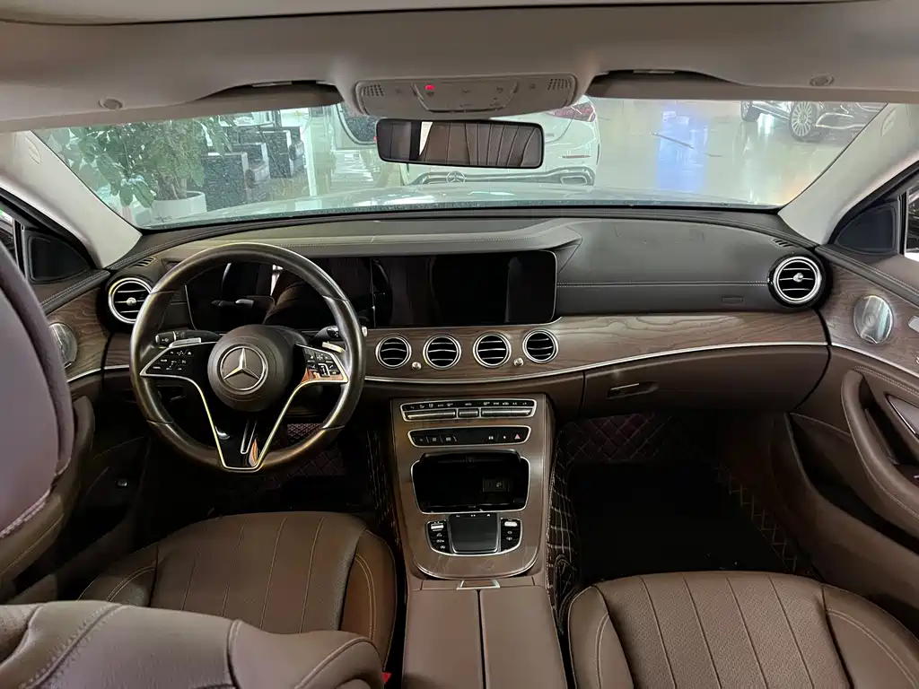 Mercedes-Benz E-Class — миниатюра 5