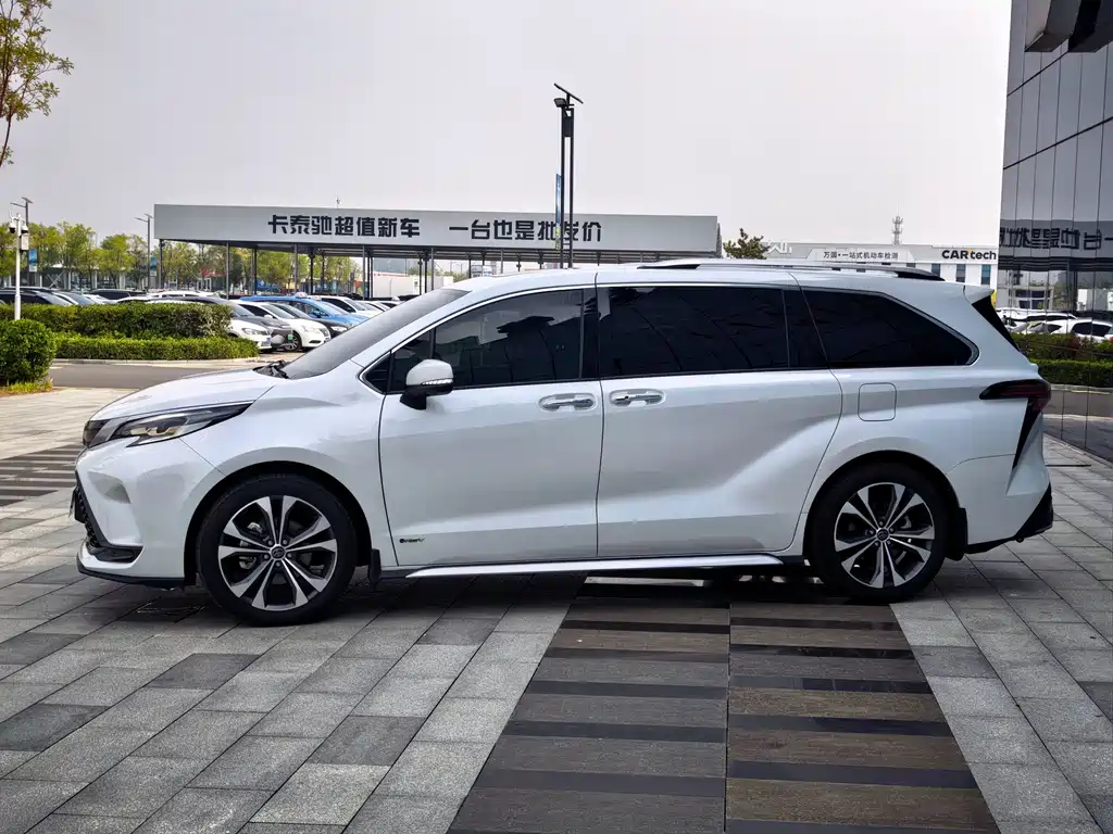 Toyota Granvia — миниатюра 6