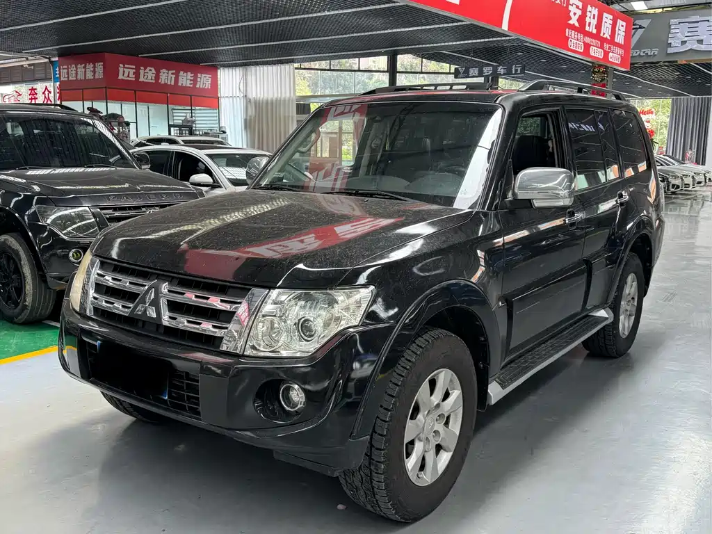 Mitsubishi Pajero (Import)