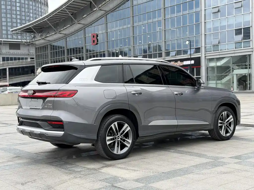 Audi Q6 2023 45 TFSI quattro Light