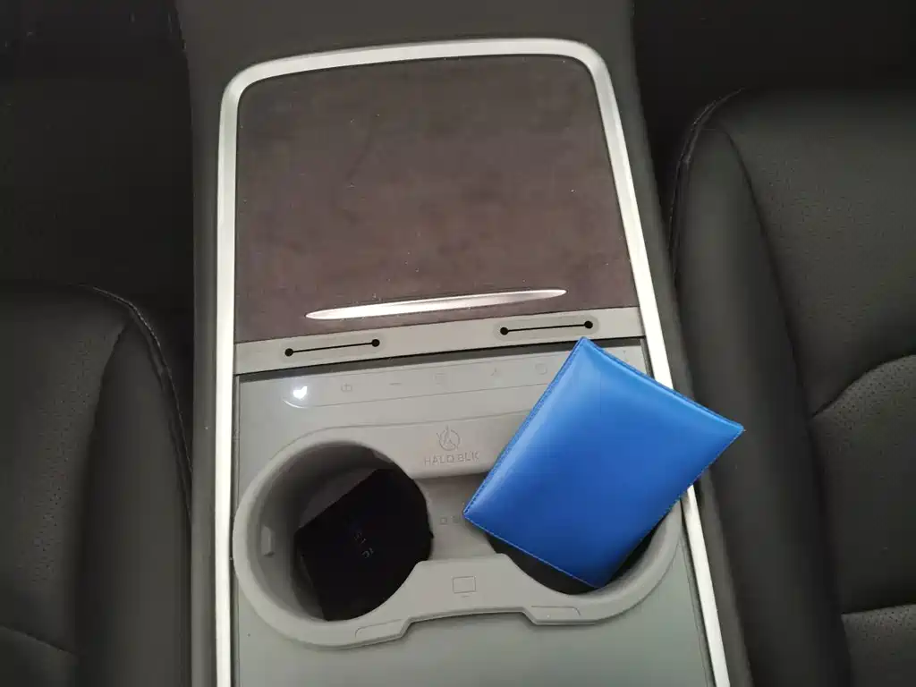 Tesla Model 3 — миниатюра 10