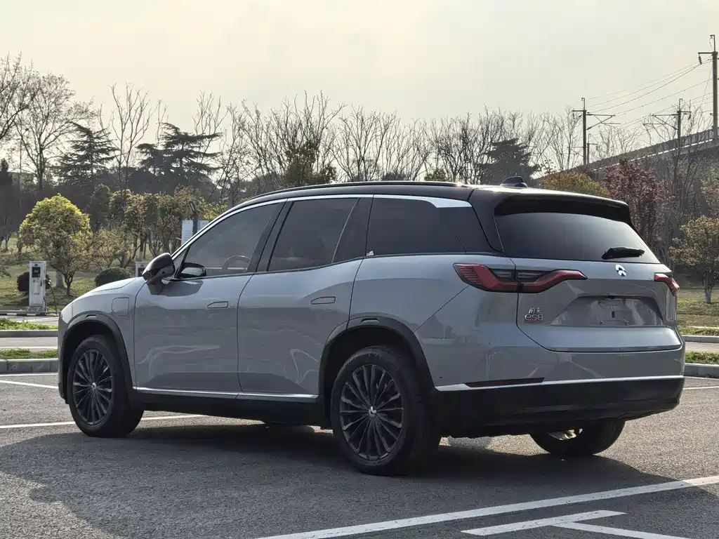 NIO ES8 2022 100kWh мест