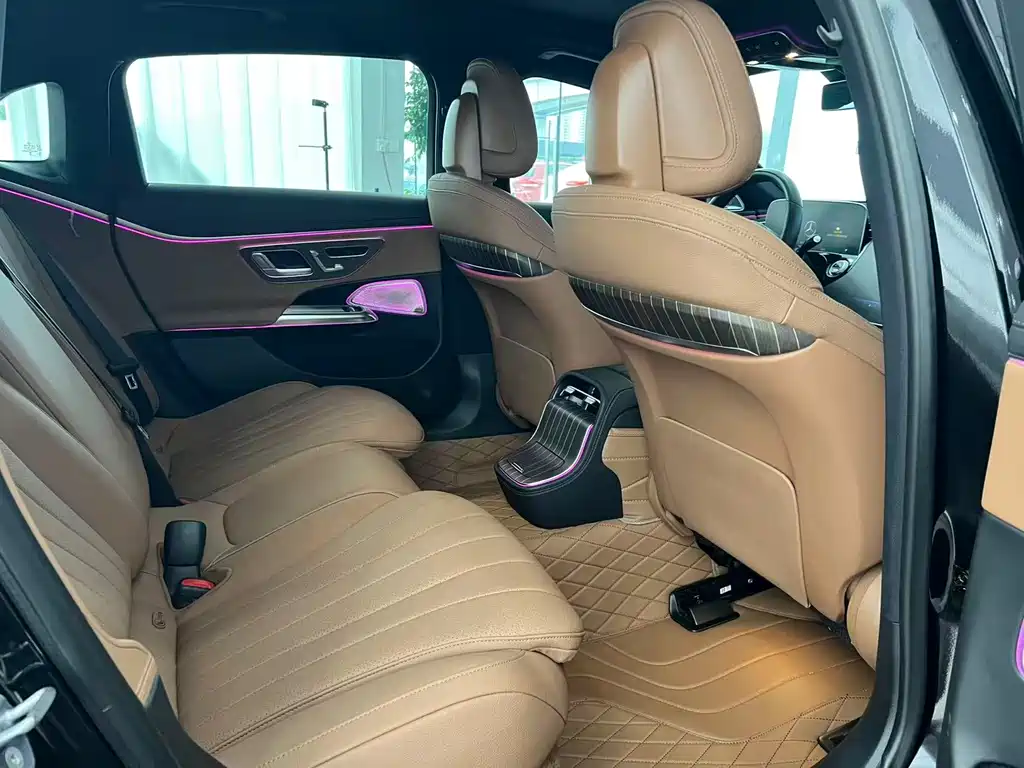 Mercedes-Benz E-Class — миниатюра 8
