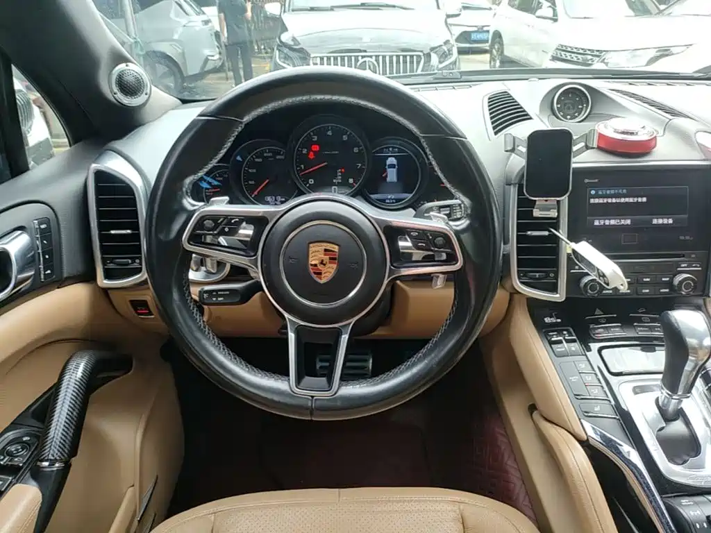 Porsche Cayenne — миниатюра 11