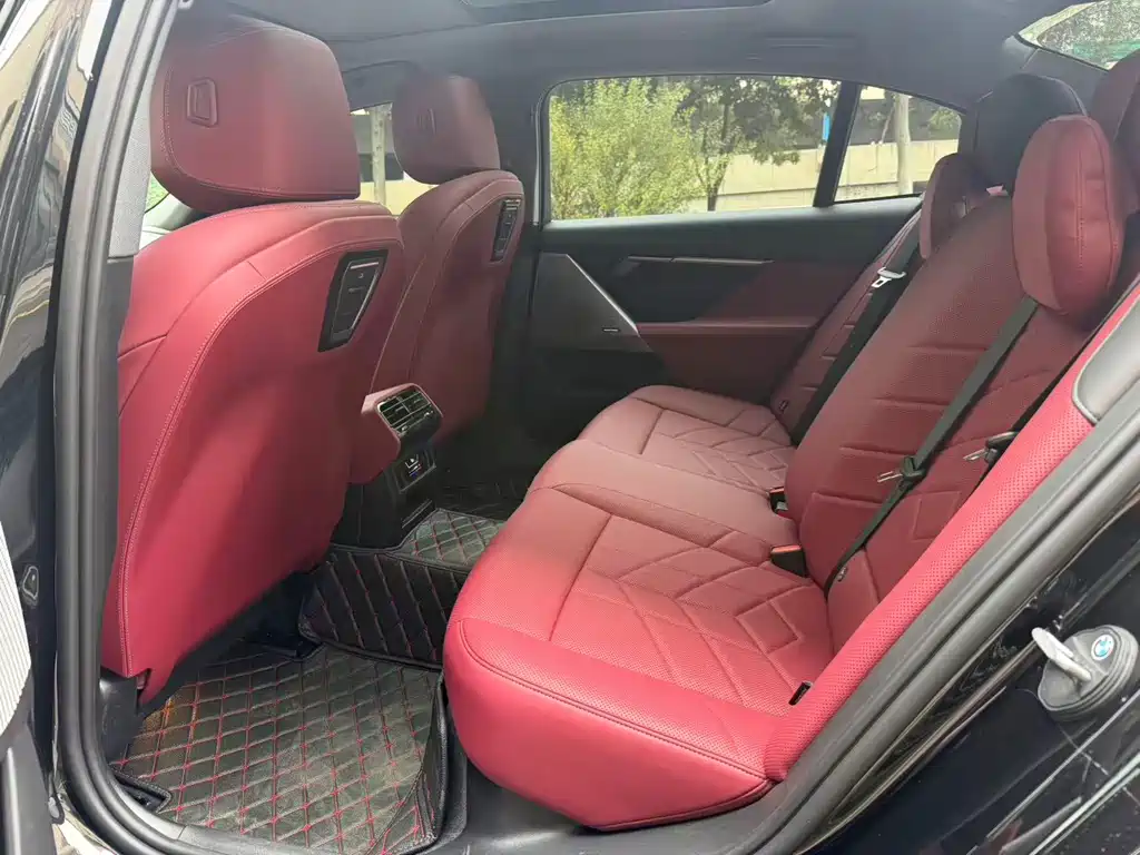 BMW 5 Series — миниатюра 7