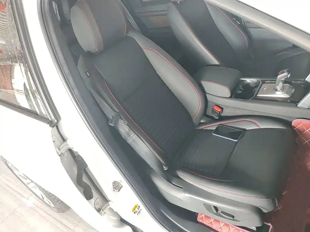 Land Rover Discovery Sport — миниатюра 25