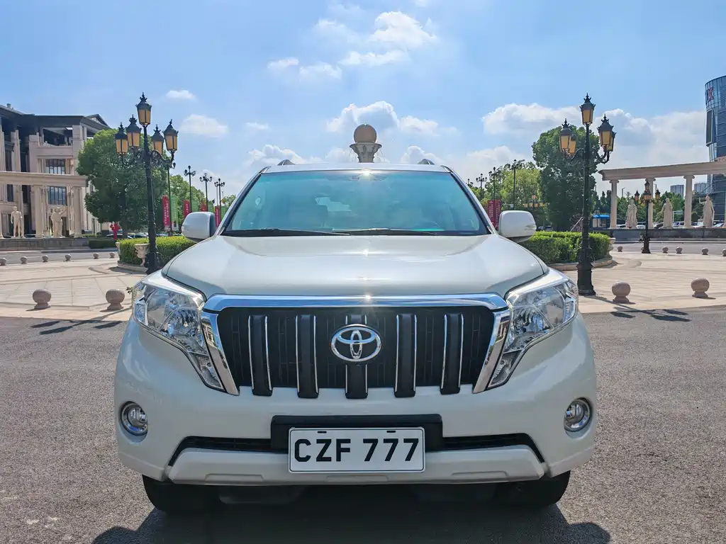 Toyota Land Cruiser Prado 2015 2.7L AT Luxury