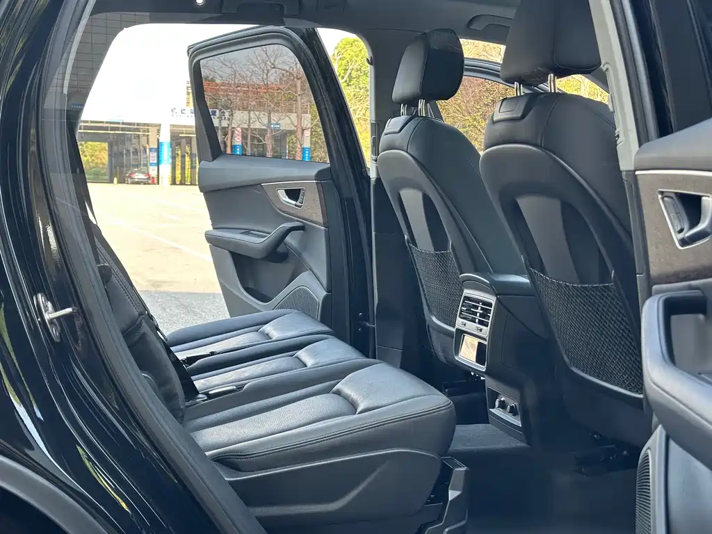 Audi Q7 2023 55 TFSI quattro S line Sport