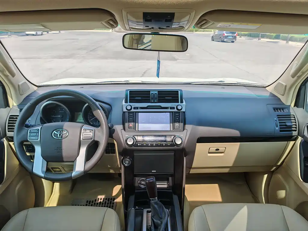 Toyota Land Cruiser Prado 2015 2.7L AT Luxury