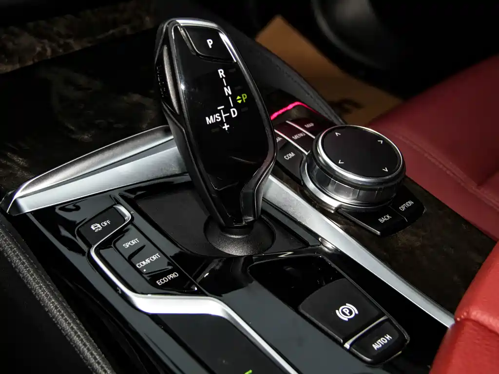 BMW 5 Series — миниатюра 14