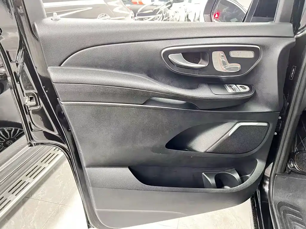 Mercedes-Benz V-Class — миниатюра 10