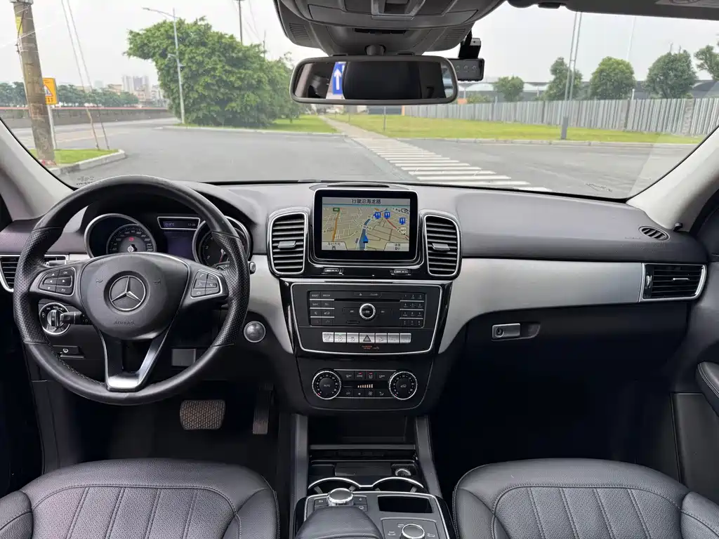 Mercedes-Benz GLE (Import) — миниатюра 12