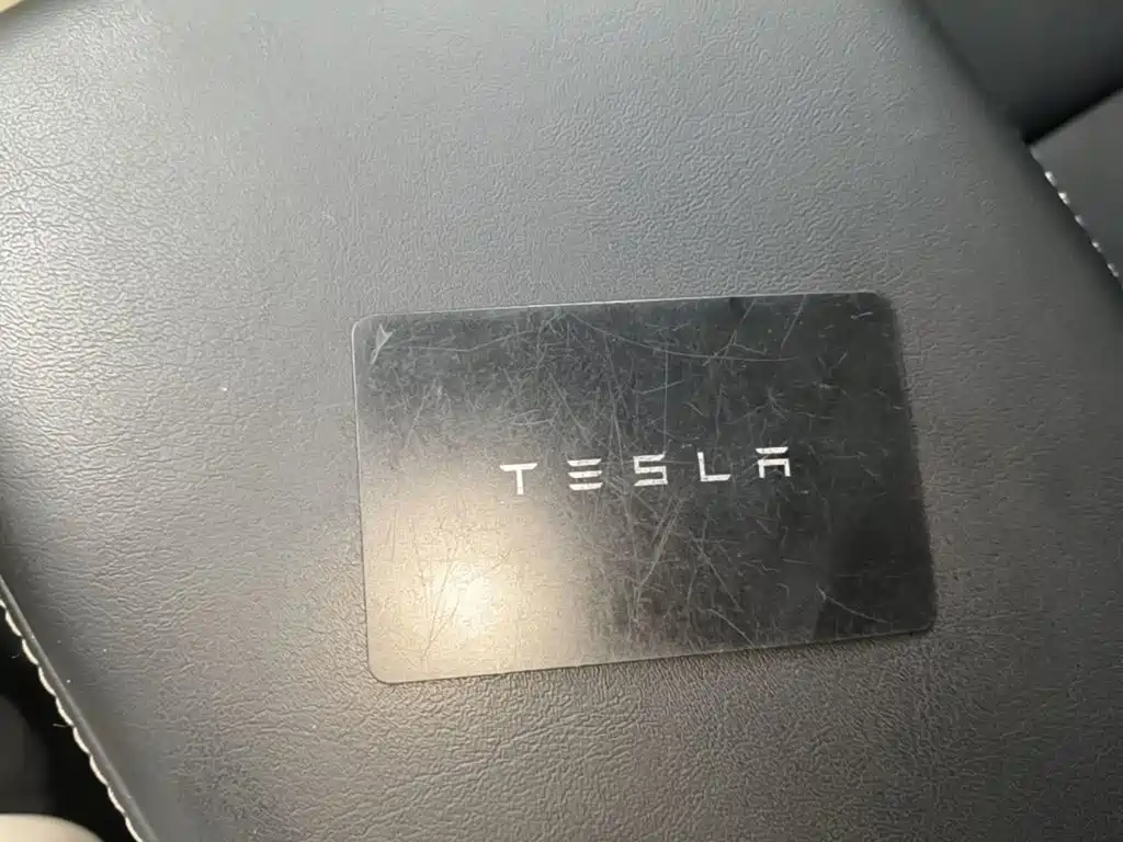 Tesla Model Y — миниатюра 9