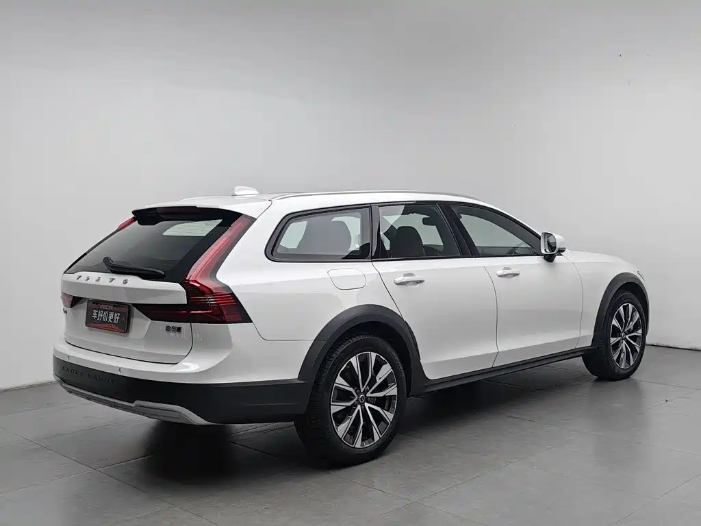 Volvo V90 — миниатюра 2