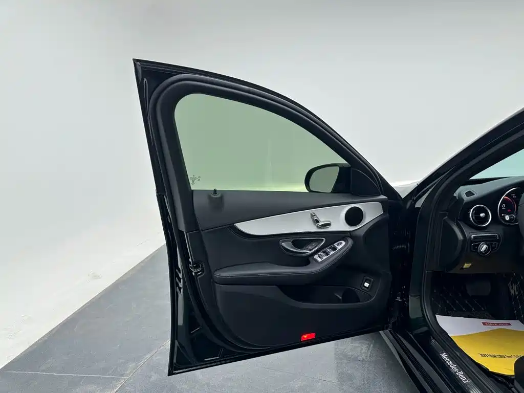 Mercedes-Benz C-Class — миниатюра 14