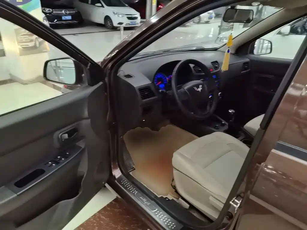 Wuling Hongguang — миниатюра 16
