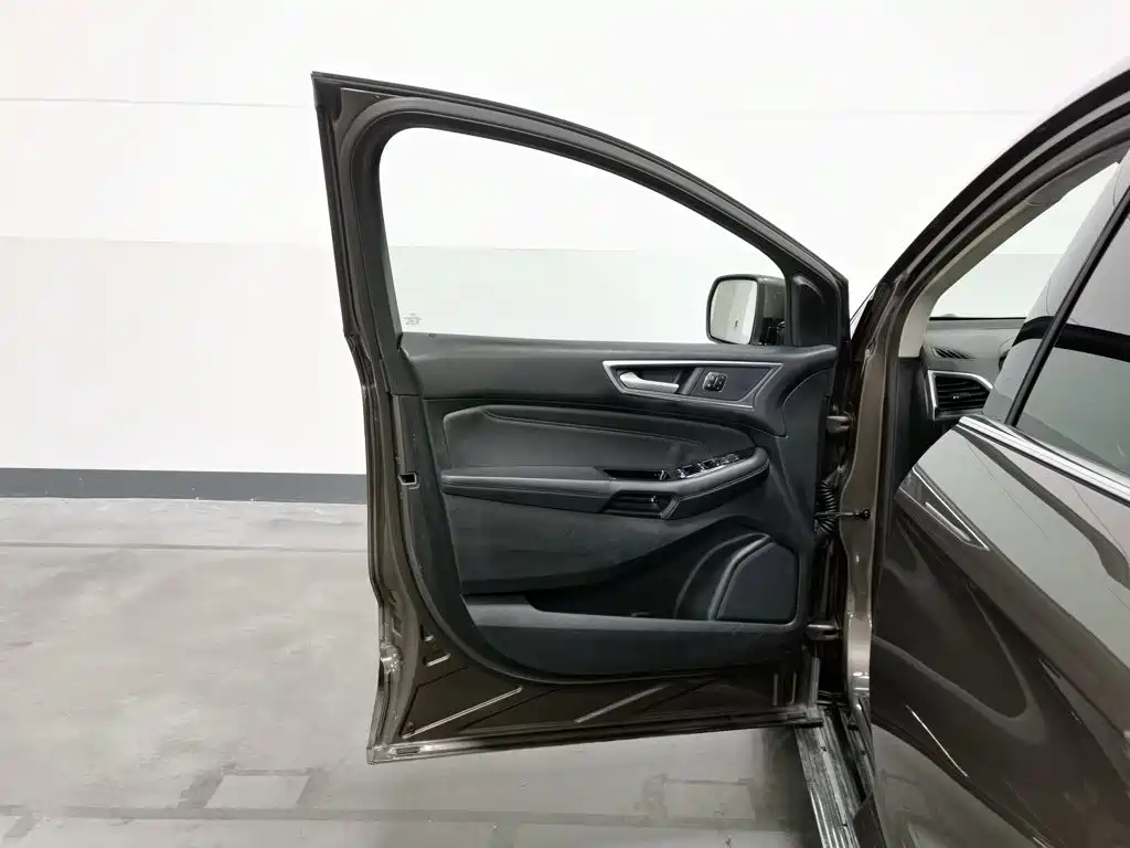 Ford Edge — миниатюра 8