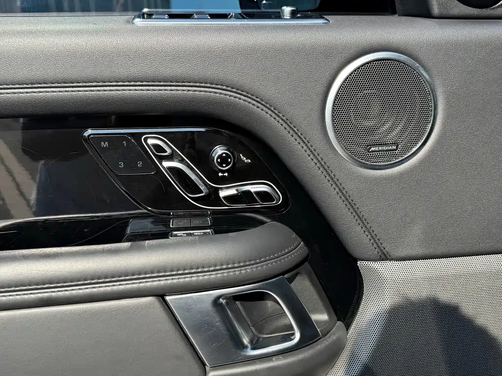Land Rover Range Rover — миниатюра 10