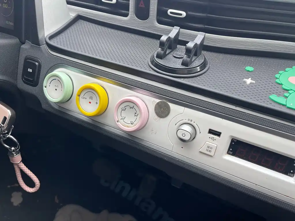 Wuling MINIEV — миниатюра 8