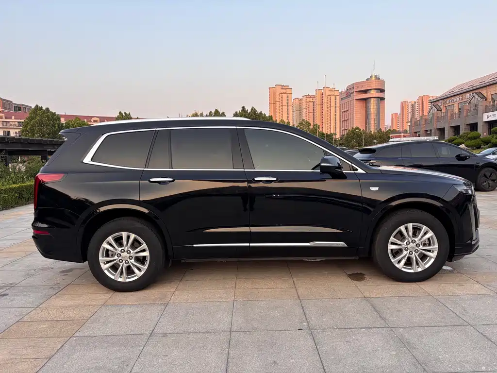 Cadillac XT6 2021 28T мест