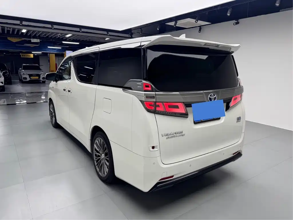 Toyota Vellfire — миниатюра 13