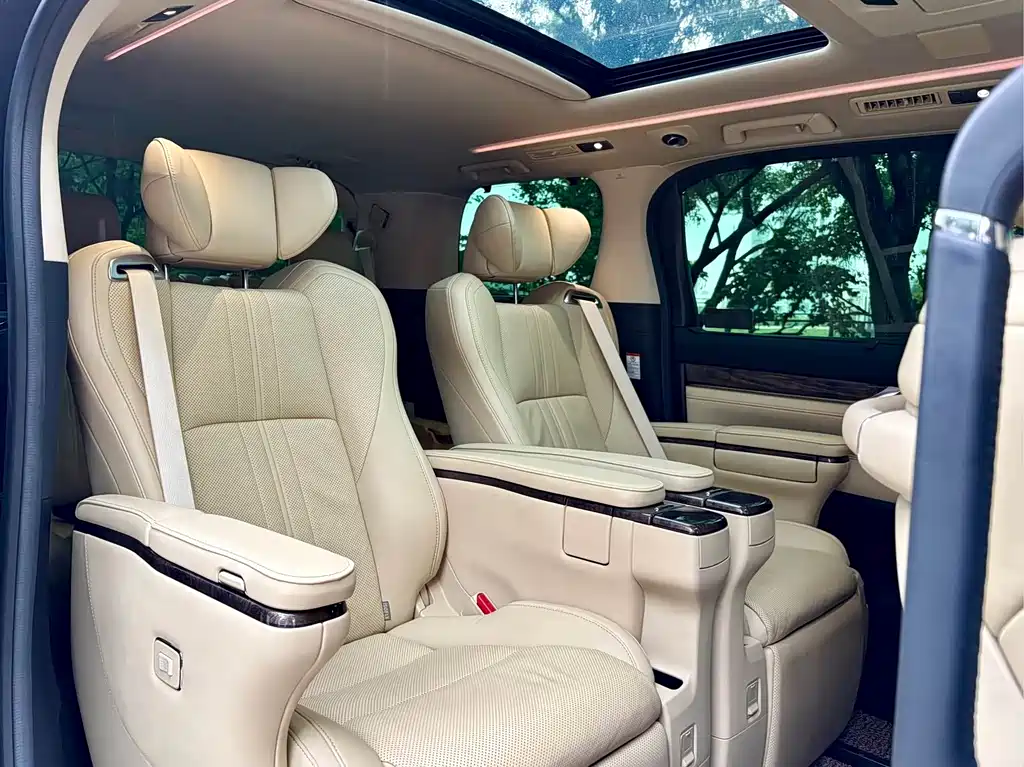 Toyota Vellfire — миниатюра 14