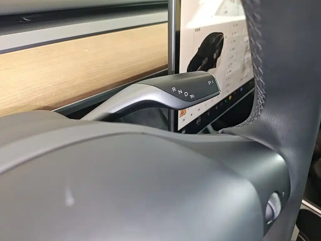 Tesla Model Y — миниатюра 14