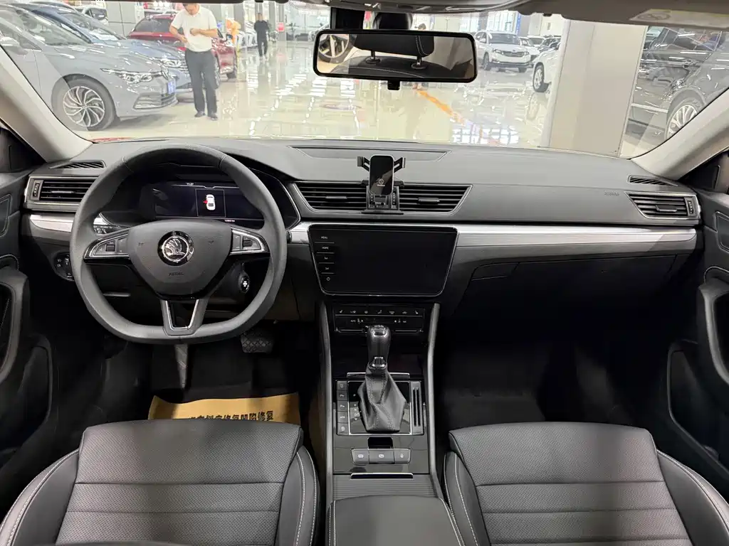 Skoda Superb — миниатюра 7