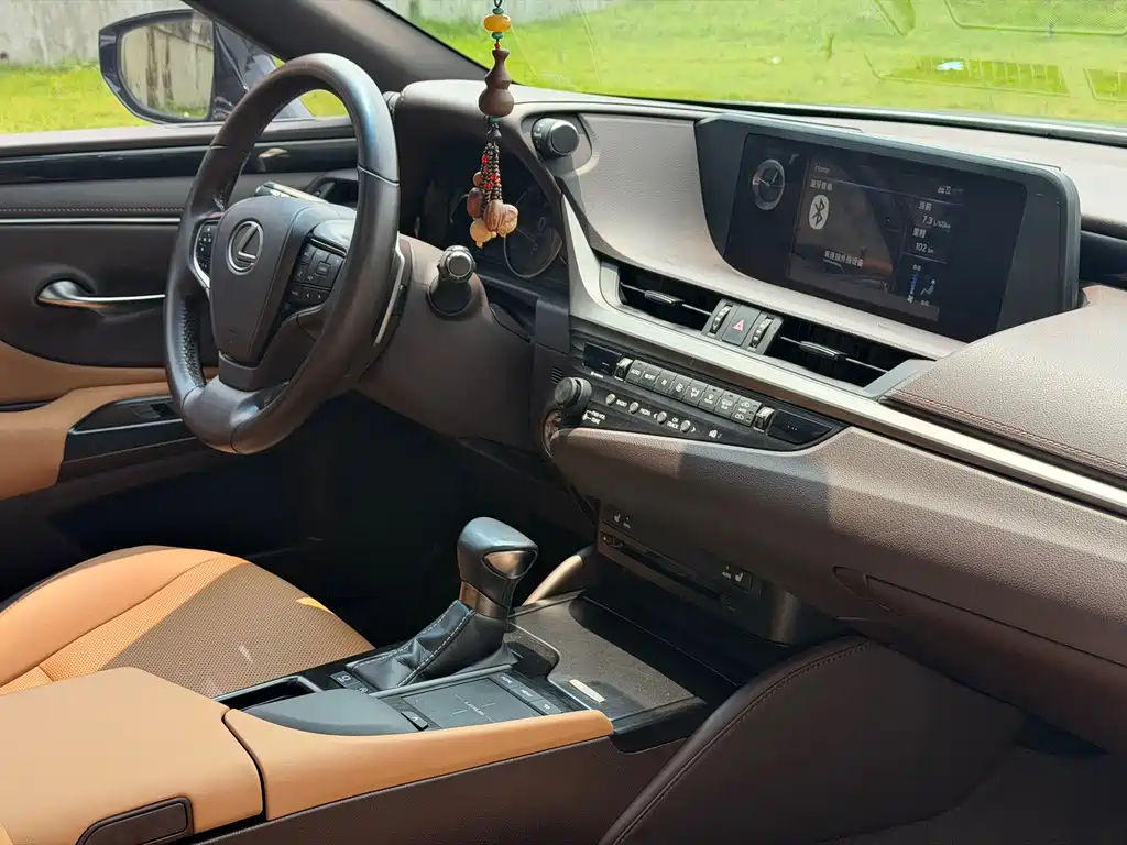 Lexus ES — миниатюра 14