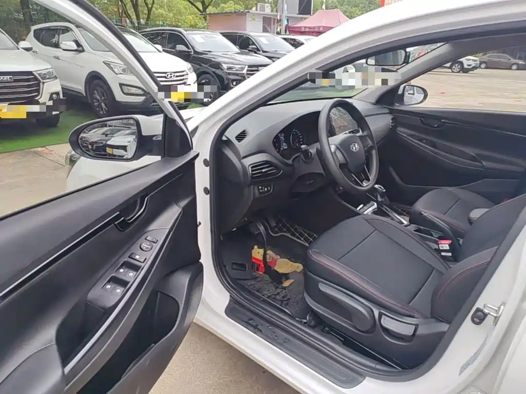 Hyundai Elantra — миниатюра 16