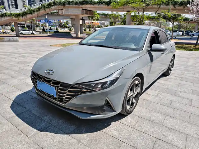 HYUNDAI ELANTRA