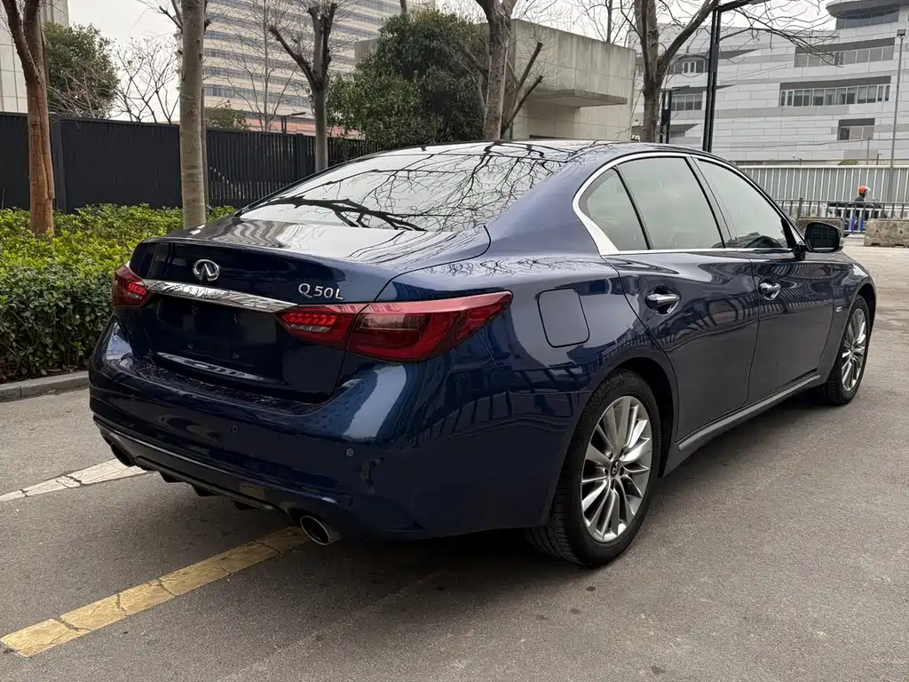 INFINITI Q50L