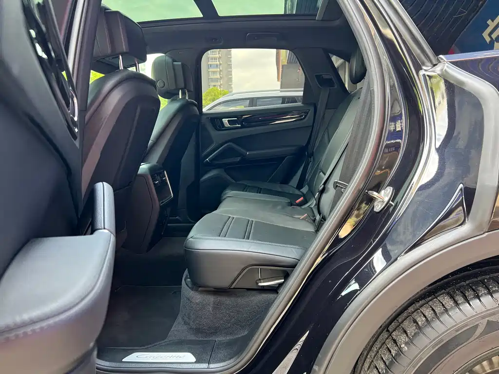 Porsche Cayenne — миниатюра 16