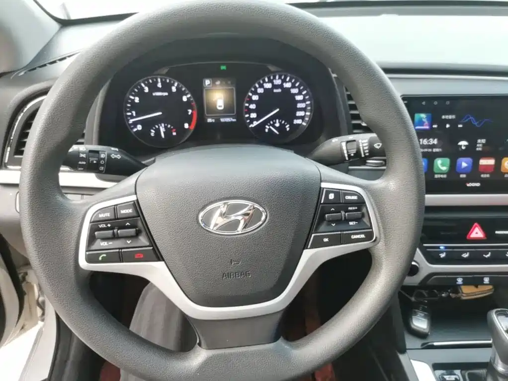 Hyundai Elantra — миниатюра 11