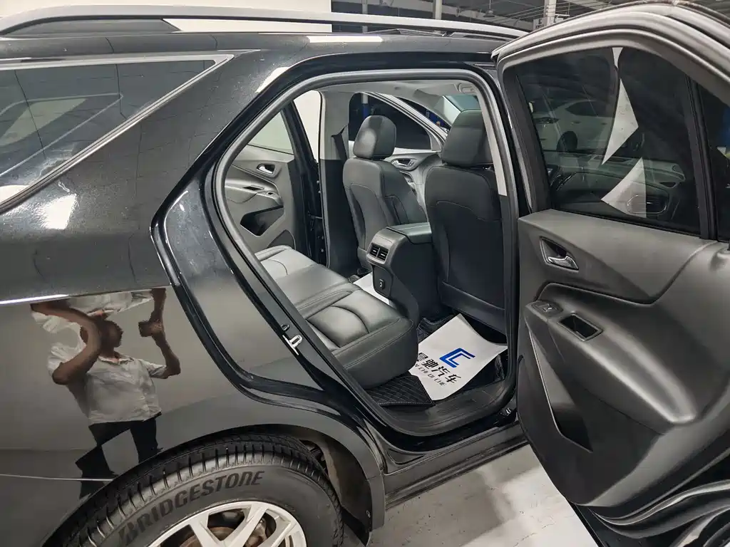 Chevrolet Equinox — миниатюра 11