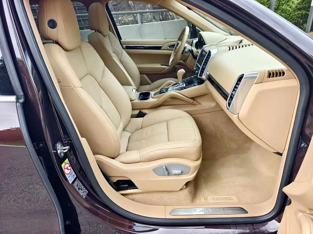 Porsche Cayenne — миниатюра 12