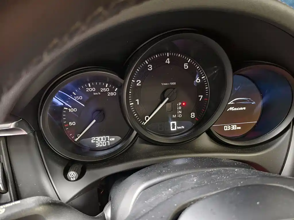 Porsche Macan — миниатюра 7