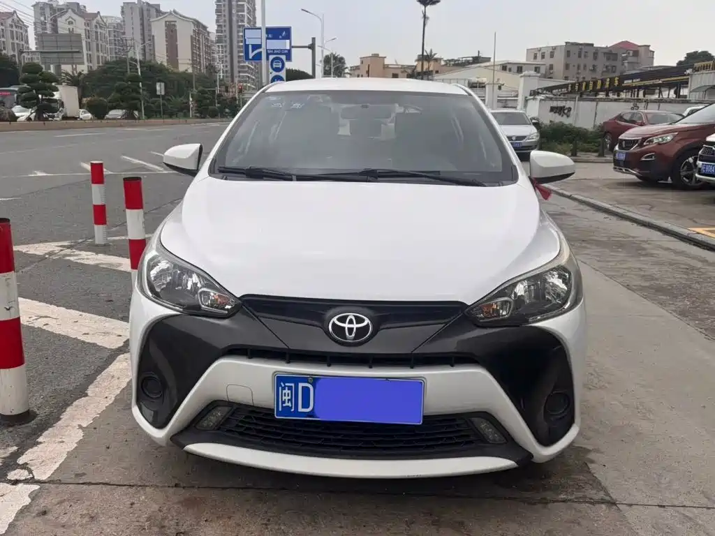 Toyota Yaris L — миниатюра 2