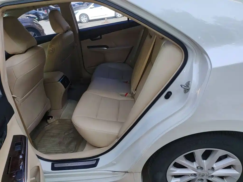 Toyota Camry — миниатюра 13