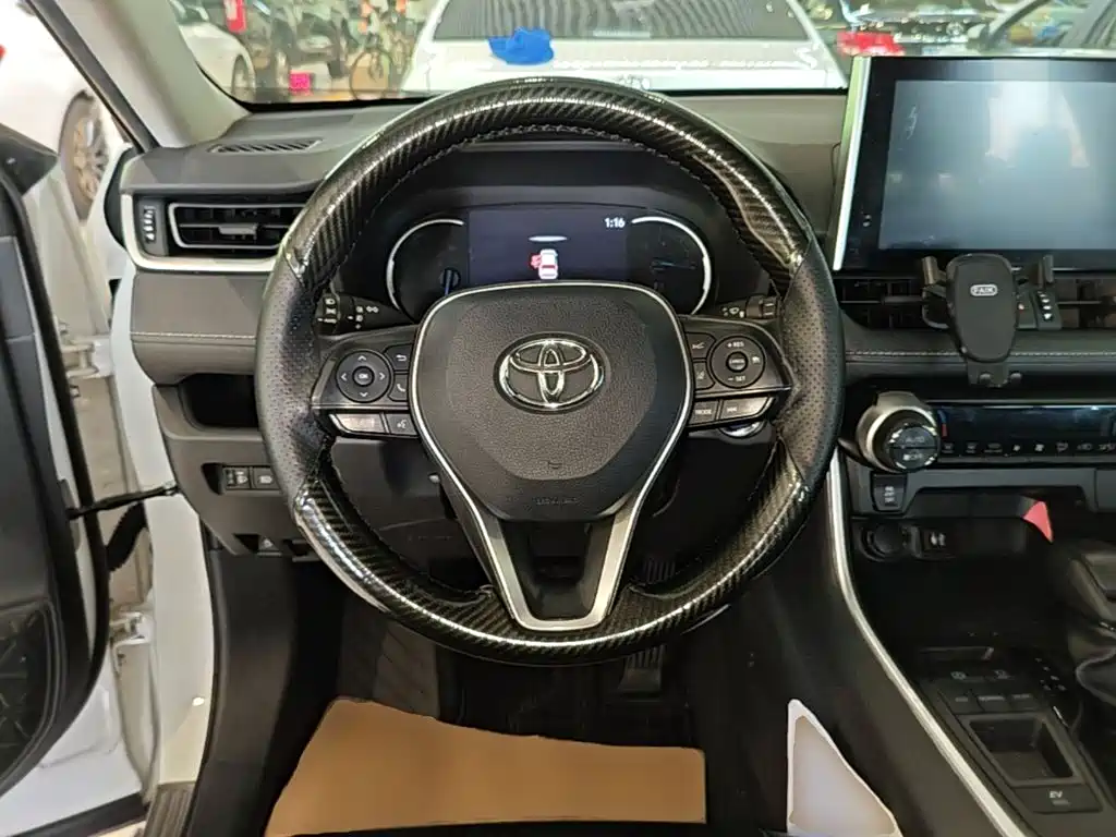 Toyota RAV4 — миниатюра 11