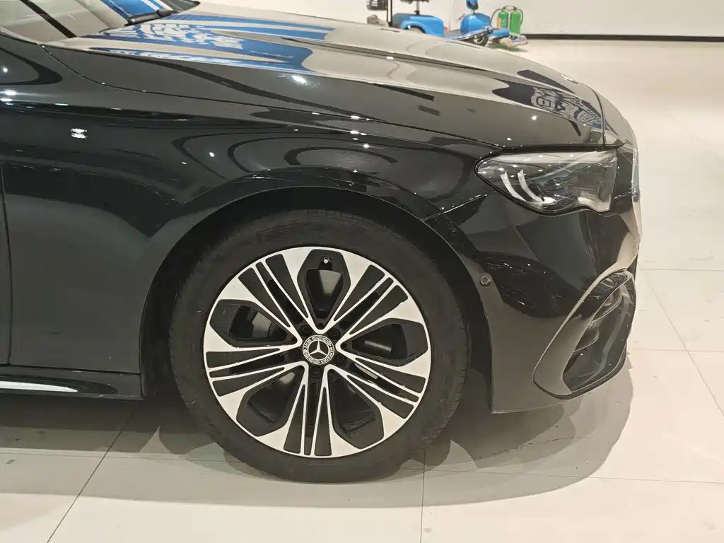 Mercedes-Benz E-Class — миниатюра 4