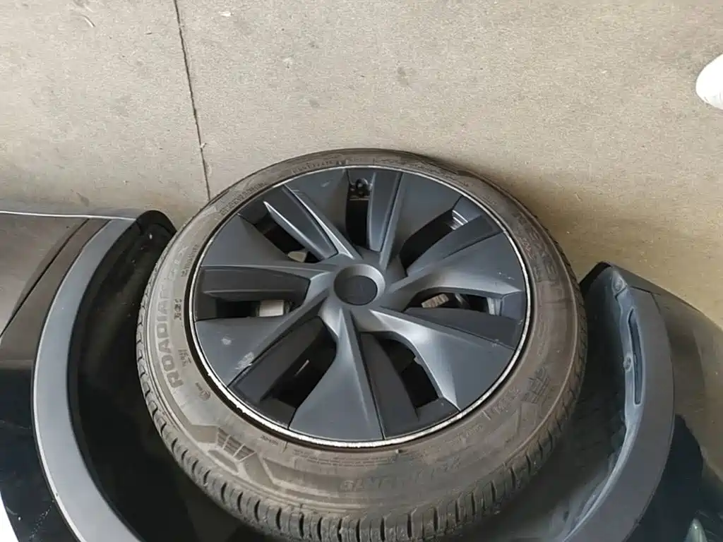 Tesla Model Y — миниатюра 23