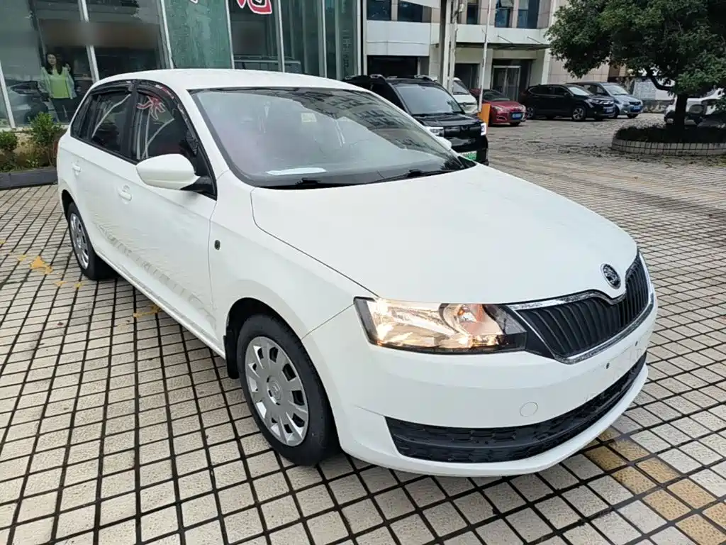 Skoda Rapid Spaceback — миниатюра 4