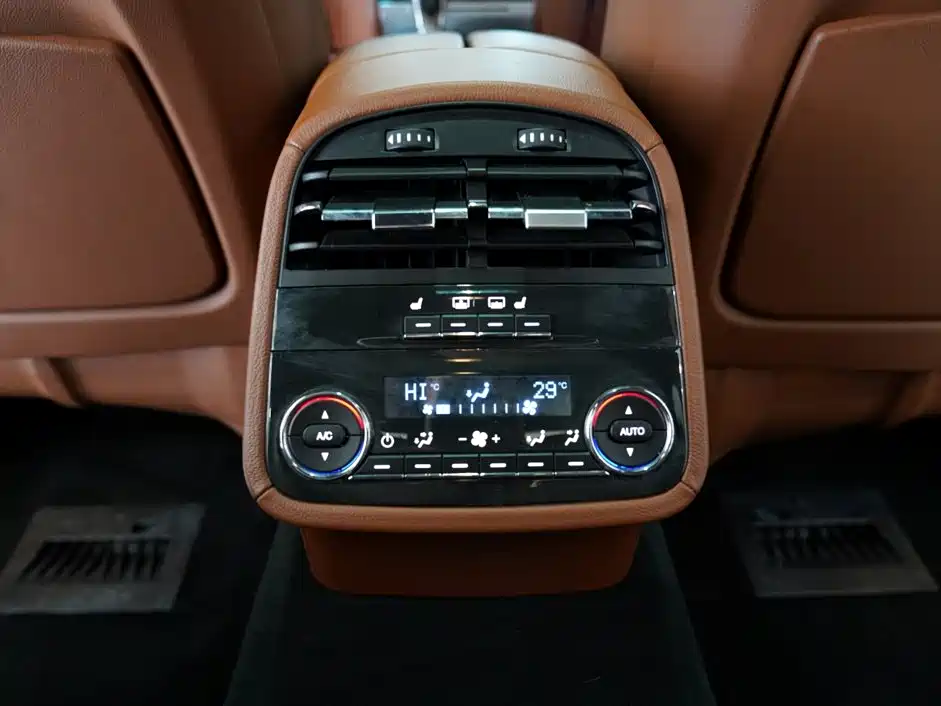 Maserati Quattroporte — миниатюра 12