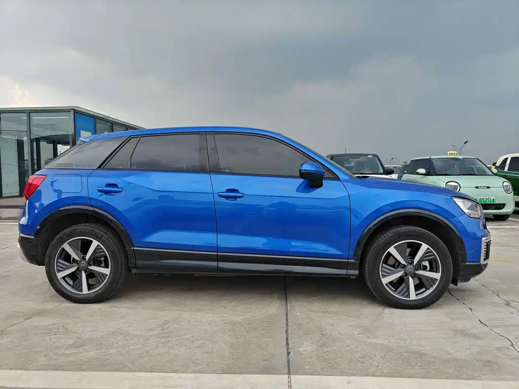 Audi Q2L e-tron — миниатюра 4
