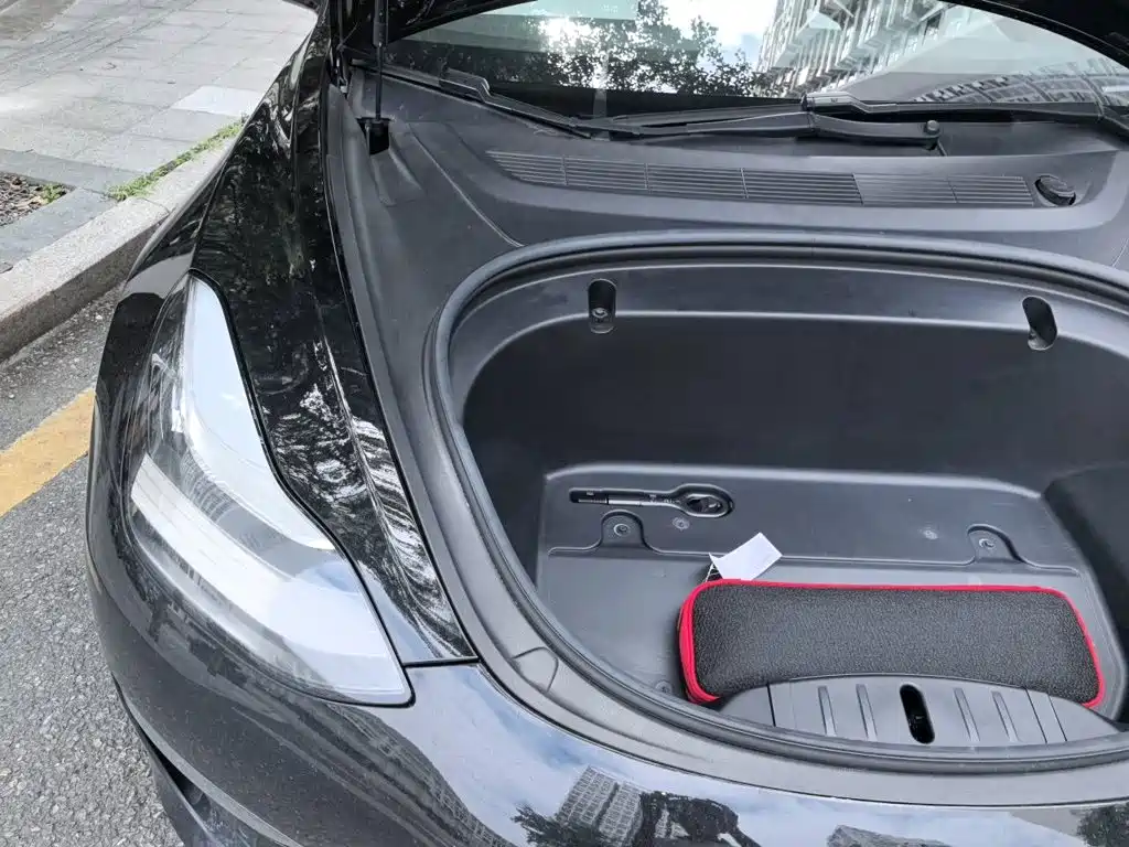 Tesla Model 3 — миниатюра 21