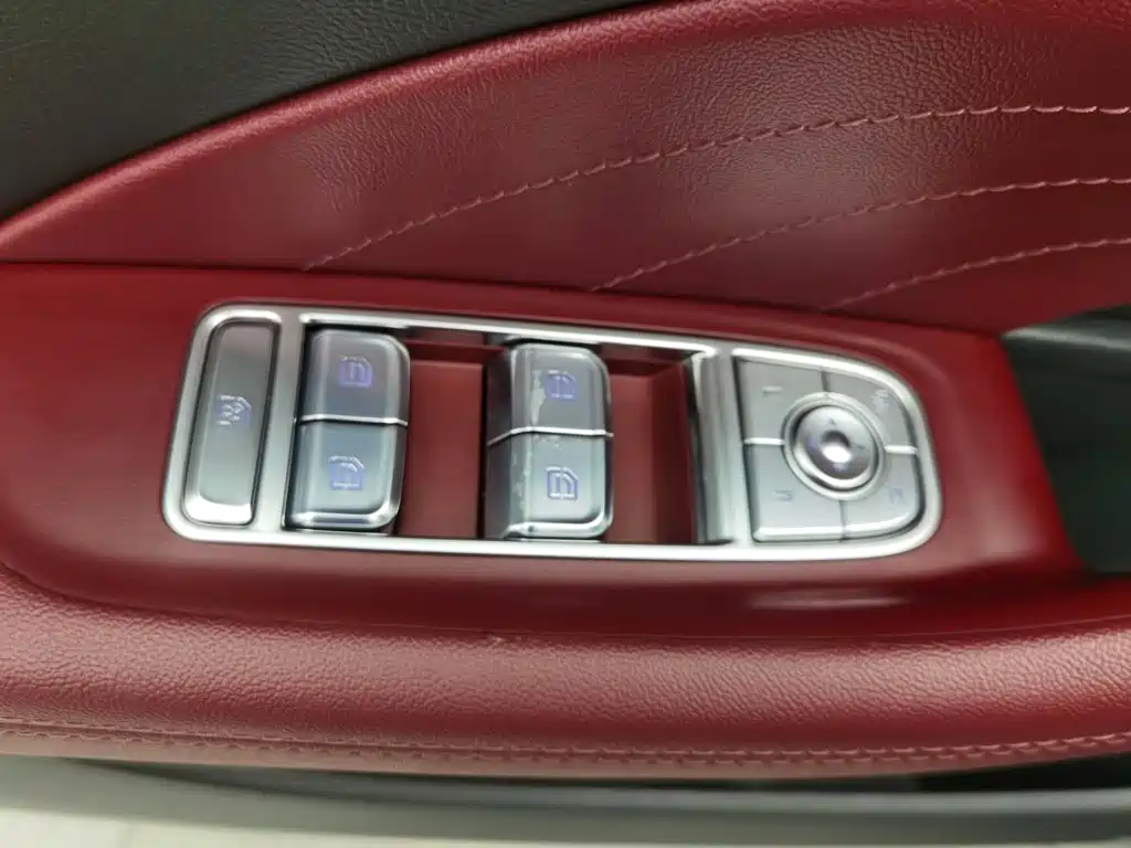 Hongqi Hongqi H5 — миниатюра 9