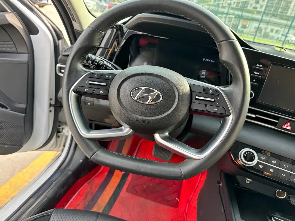 Hyundai Elantra — миниатюра 21